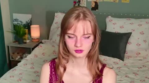 Snapshot of elza_hofffman chatting on 06-04-26, 06:03 Chloyka online show from 06-04-26, 06:03