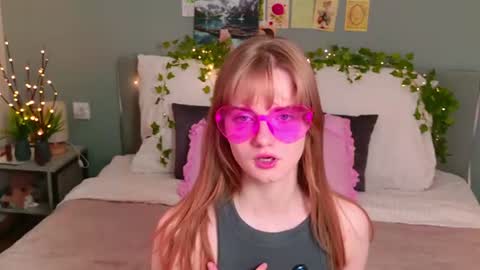 Snapshot of elza_hofffman chatting on 06-14-26, 06:43 Chloyka online show from 06-14-26, 06:43