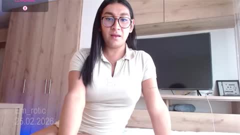 Emilia  online show from 02-25-26, 06:39