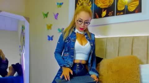 Snapshot of ema_garciaa chatting on 09-13-25, 10:59 ema garcia  online show from 09-13-25, 10:59