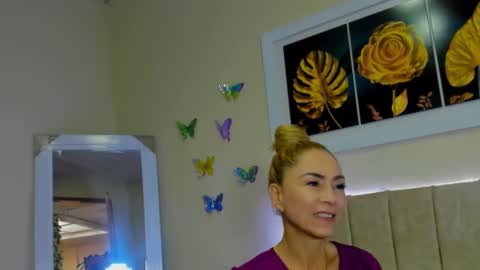 Snapshot of ema_garciaa chatting on 09-22-25, 01:35 ema garcia  online show from 09-22-25, 01:35