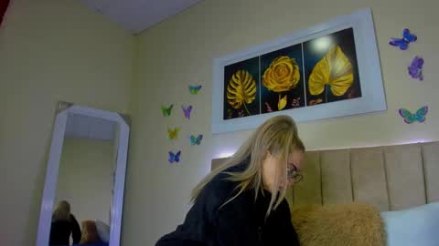 Snapshot of ema_garciaa chatting on 10-02-25, 12:34 ema garcia  online show from 10-02-25, 12:34
