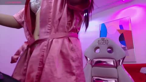 Ema louisx  online show from 10-19-25, 12:39