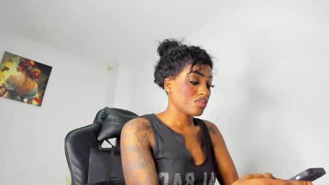 Snapshot of emattaylor chatting on 01-05-25, 01:47 . online show from 01-05-25, 01:47