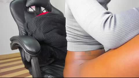 Snapshot of emattaylor chatting on 01-29-25, 02:21 . online show from 01-29-25, 02:21