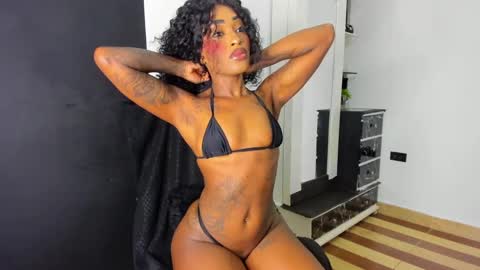 Snapshot of emattaylor chatting on 09-12-25, 11:32 . online show from 09-12-25, 11:32