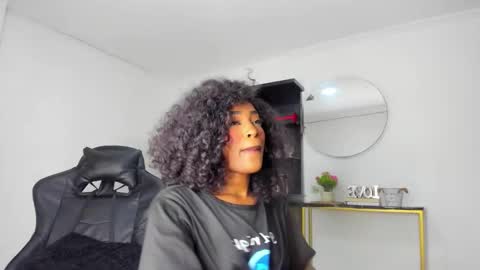 Snapshot of emattaylor chatting on 11-21-25, 12:59 . online show from 11-21-25, 12:59