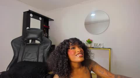 Snapshot of emattaylor chatting on 11-30-25, 11:25 . online show from 11-30-25, 11:25