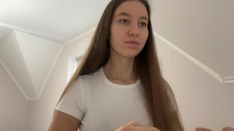 Snapshot of emberfamn chatting on 11-11-25, 11:54 Alina online show from 11-11-25, 11:54