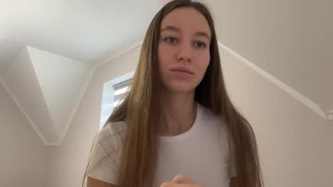 Snapshot of emberfamn chatting on 11-12-25, 12:05 Alina online show from 11-12-25, 12:05