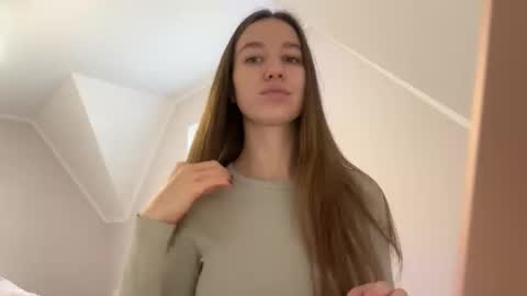 Snapshot of emberfamn chatting on 12-16-25, 11:26 Alina online show from 12-16-25, 11:26