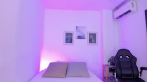emelie_89 online show from 02-12-25, 11:40