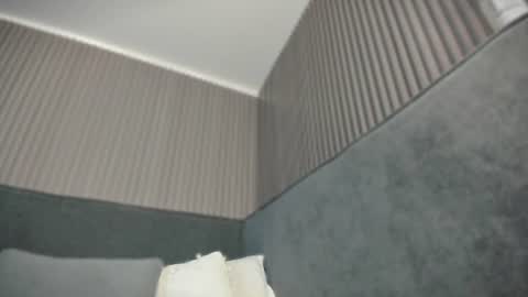 Snapshot of emelie_89 chatting on 06-12-26, 11:42 emelie_89 online show from 06-12-26, 11:42