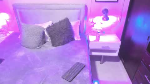 Snapshot of emelie_ch_ chatting on 01-12-25, 02:03 Emily  online show from 01-12-25, 02:03