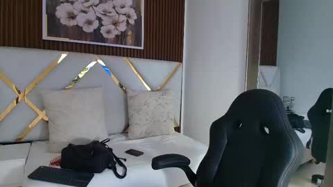 Emily  online show from 01-18-26, 04:11