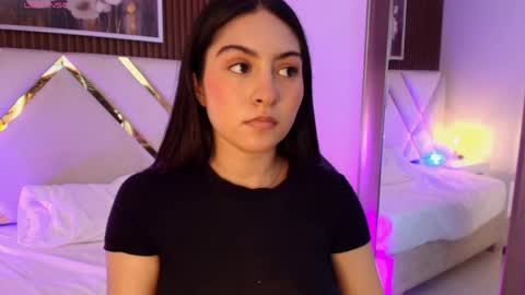 Snapshot of emelie_ch_ chatting on 05-07-26, 08:20 Emily online show from 05-07-26, 08:20