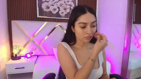 Snapshot of emelie_ch_ chatting on 05-15-26, 06:31 Emily online show from 05-15-26, 06:31