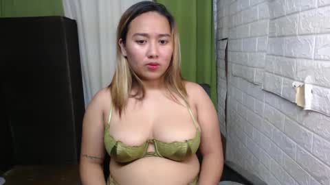 Snapshot of emely_slutxxx chatting on 12-29-24, 02:21 Emely online show from 12-29-24, 02:21