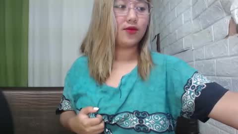 Snapshot of emely_slutxxx chatting on 01-14-25, 12:24 Emely online show from 01-14-25, 12:24