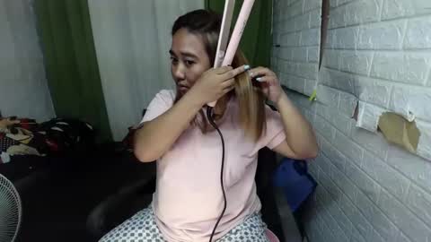 Snapshot of emely_slutxxx chatting on 03-11-25, 11:23 Emely online show from 03-11-25, 11:23