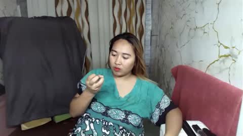 Snapshot of emely_slutxxx chatting on 12-03-25, 08:00 Emely online show from 12-03-25, 08:00