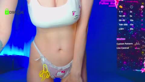 Snapshot of emelycrystal chatting on 11-18-25, 03:34 Emely online show from 11-18-25, 03:34