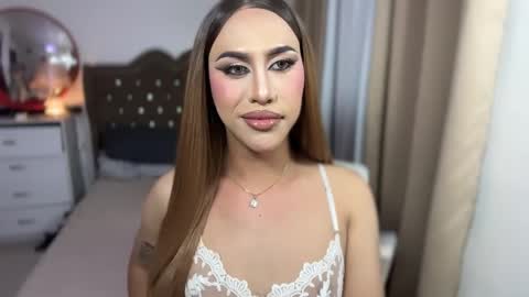 Snapshot of emelywest chatting on 02-15-26, 07:27 EMELY online show from 02-15-26, 07:27