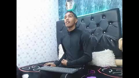 Snapshot of emersson_sex18 chatting on 01-13-26, 02:22 emersson_sex18 online show from 01-13-26, 02:22