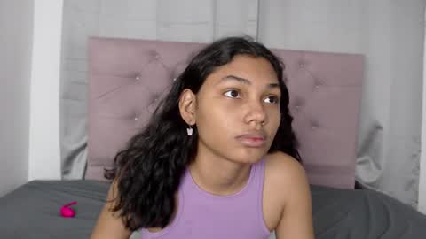 Snapshot of emhilyy_rosee1 chatting on 12-02-24, 11:07 emhily online show from 12-02-24, 11:07
