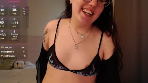 Snapshot of emi_gooflord chatting on 02-28-25, 11:25 Emi online show from 02-28-25, 11:25