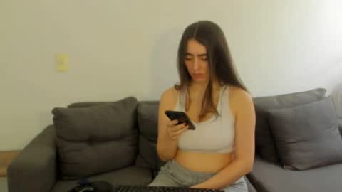 Snapshot of emi_royse chatting on 02-27-26, 05:46 emi_royse online show from 02-27-26, 05:46