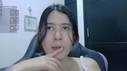 Snapshot of emicute_ chatting on 04-23-26, 09:50 online show from 04-23-26, 09:50