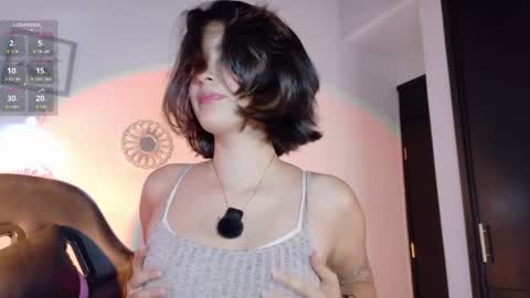 Snapshot of emicute_ chatting on 05-19-26, 02:18 online show from 05-19-26, 02:18