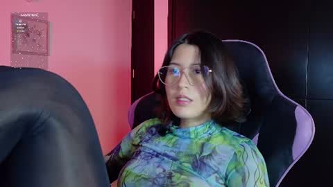 Snapshot of emicute_ chatting on 06-12-26, 02:32 online show from 06-12-26, 02:32