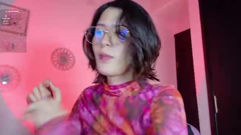 Snapshot of emicute_ chatting on 06-13-26, 10:29 online show from 06-13-26, 10:29