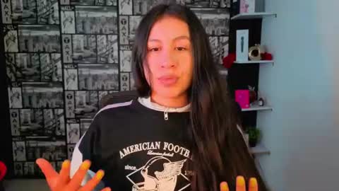 Snapshot of emigomez_ chatting on 06-21-26, 02:30 Emilia Gomez online show from 06-21-26, 02:30