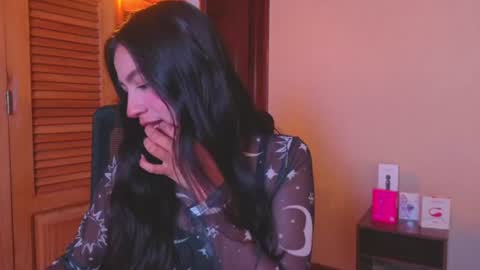 Snapshot of emigomez_ chatting on 07-22-26, 11:18 Emilia Gomez online show from 07-22-26, 11:18