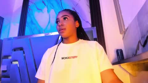 Snapshot of emii_brown chatting on 05-15-26, 02:29 Emy online show from 05-15-26, 02:29