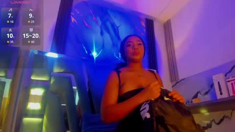 Snapshot of emii_brown chatting on 05-24-26, 01:43 Emy online show from 05-24-26, 01:43