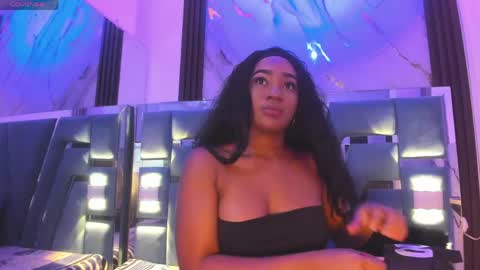 Snapshot of emii_brown chatting on 05-30-26, 01:46 Emy online show from 05-30-26, 01:46