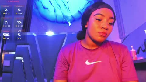 Snapshot of emii_brown chatting on 05-31-26, 01:47 Emy online show from 05-31-26, 01:47