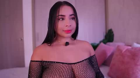 Snapshot of emiily_bell chatting on 01-12-26, 06:13 online show from 01-12-26, 06:13