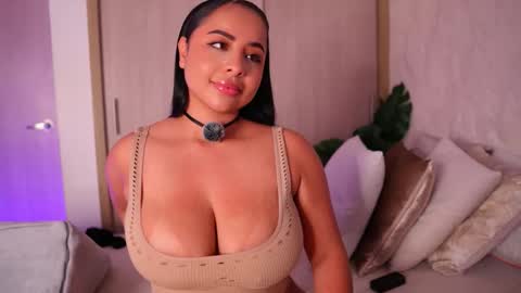 Snapshot of emiily_bell chatting on 02-02-26, 08:29 online show from 02-02-26, 08:29