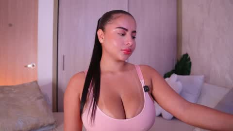 Snapshot of emiily_bell chatting on 04-07-26, 08:09 online show from 04-07-26, 08:09