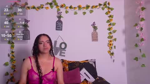 Snapshot of emiily_curly chatting on 07-07-26, 11:25 Emily online show from 07-07-26, 11:25