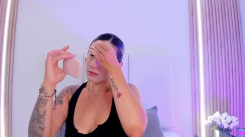 EMILY ROBERTS online show from 04-18-26, 11:14