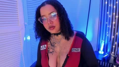 Snapshot of emiilycollins1 chatting on 12-12-24, 04:48 online show from 12-12-24, 04:48