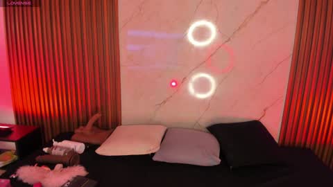 Snapshot of emiilycollins1 chatting on 12-22-24, 10:04 online show from 12-22-24, 10:04