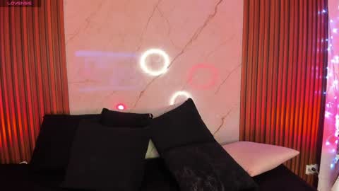 Snapshot of emiilycollins1 chatting on 12-26-24, 10:20 online show from 12-26-24, 10:20