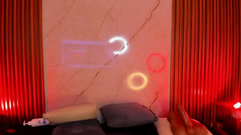 Snapshot of emiilycollins1 chatting on 01-27-25, 02:10 online show from 01-27-25, 02:10